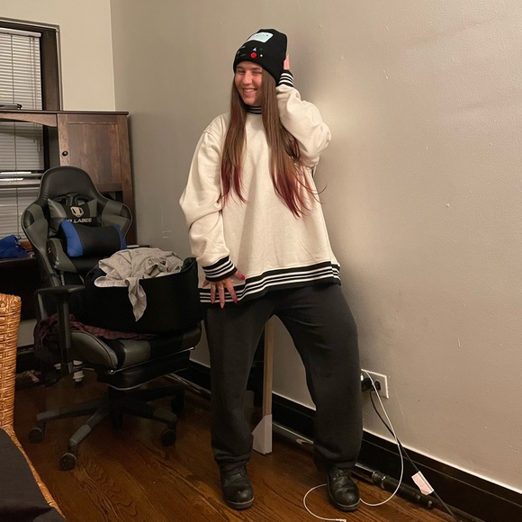 Meet your Posher, Kelly May๐ - Picture 6 of 16